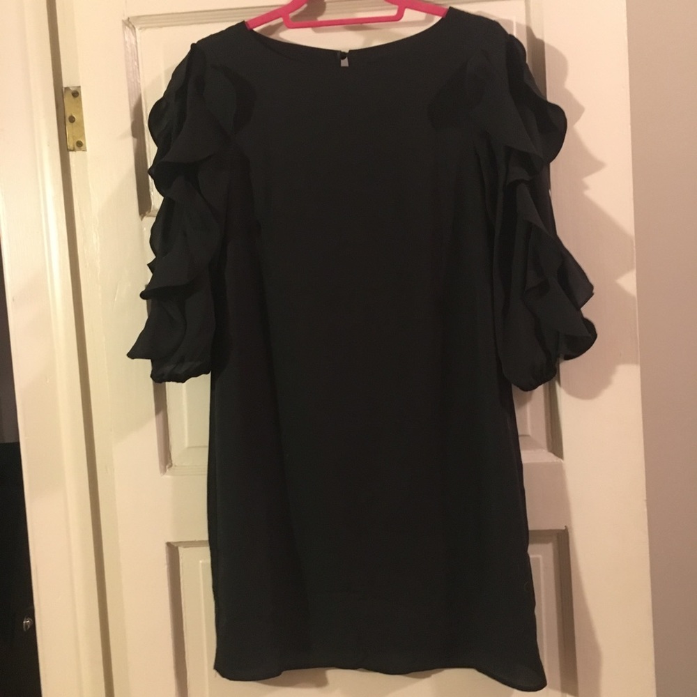 Vince Camuto Ruffle-Sleeve Dress 🖤